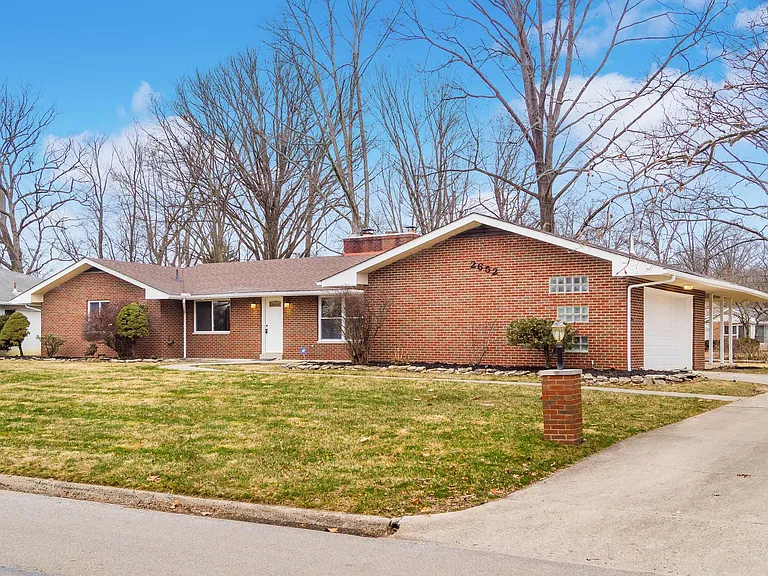 2652 Maplewood Dr — Photo 4