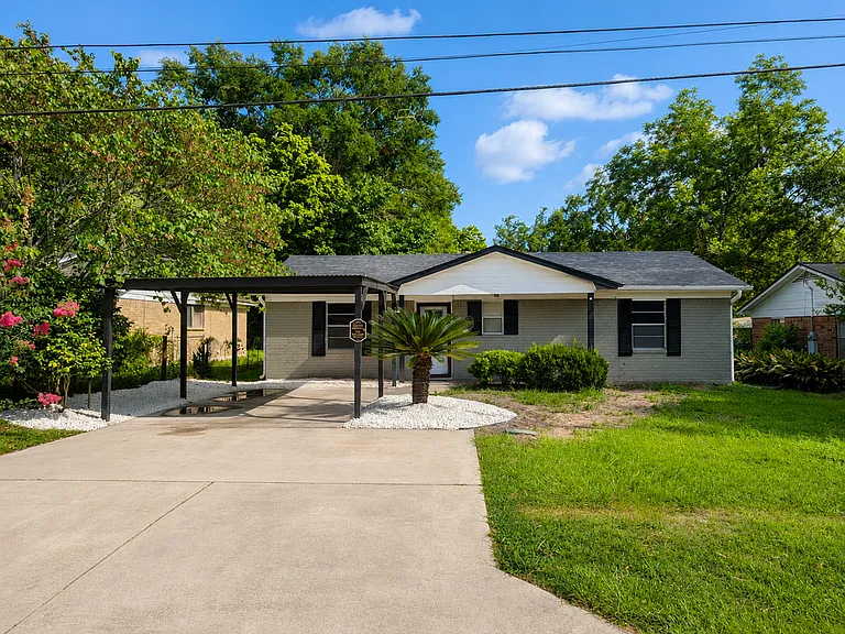 207 W Mink St — Photo 2