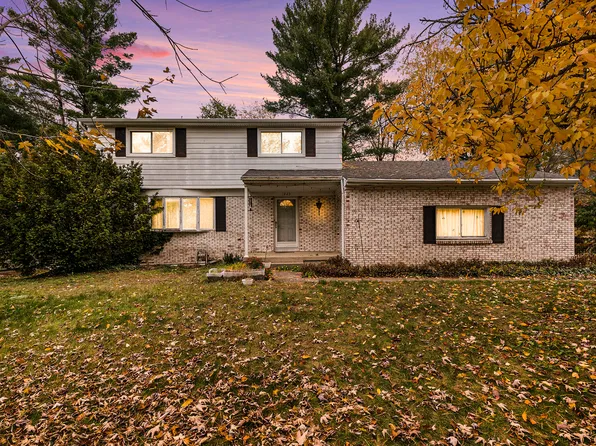 1423 Mapleview St SE, Kentwood, MI 49508