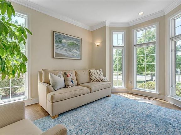 3rd image of 800 Huron Ct