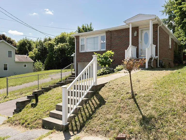 817 Winton St #1 — Photo 2