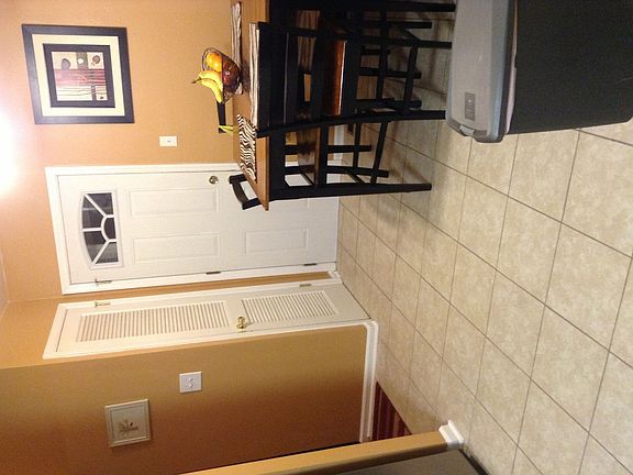 Eat-in kitchen area