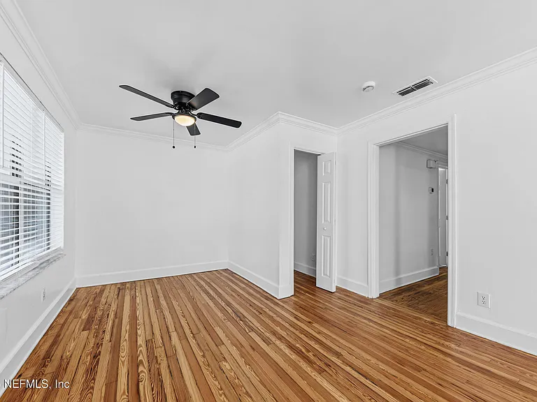 214 Margaret St — Photo 13