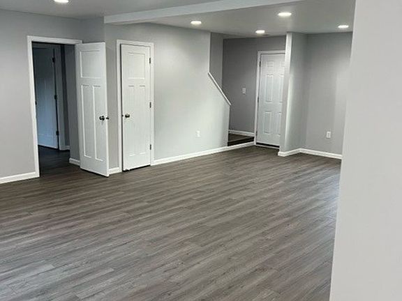 5th image of 475 Southwick Dr