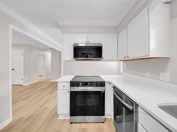3rd image of 708 Colony Dr