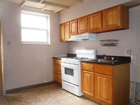 3rd image of 2234 S Beechwood St