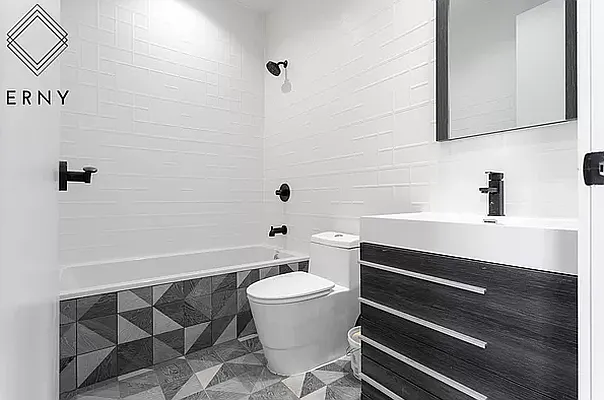 Rented by ERNY LLC | media 7