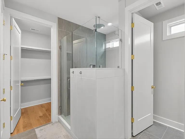 1810 Owen St — Photo 16