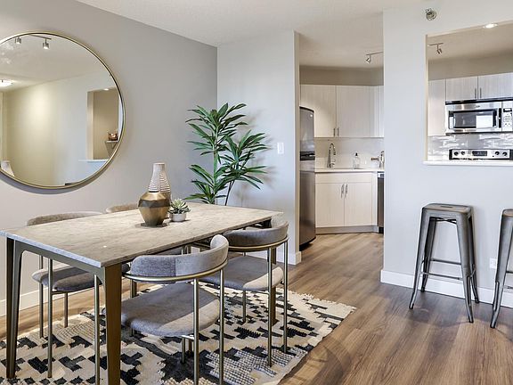 2nd image of 1731 N Clark St #316