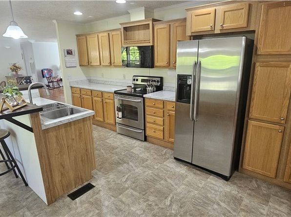 1440 Marthas Knob Rd, Galax, VA 24333