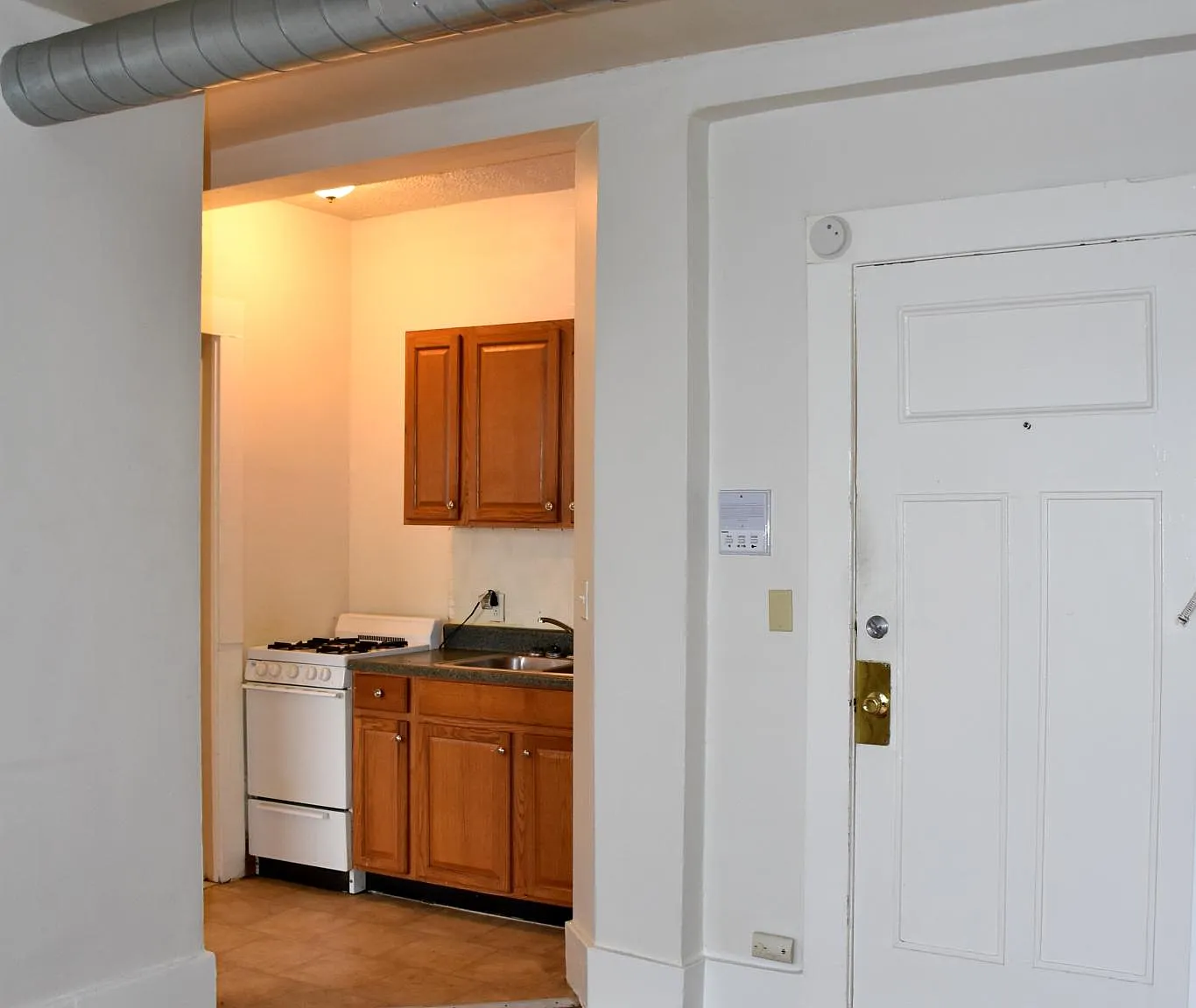 1 bed, 375 sqft, $750 — Photo 2