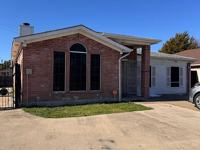 7428 Laurelhill Ct S — Photo 1