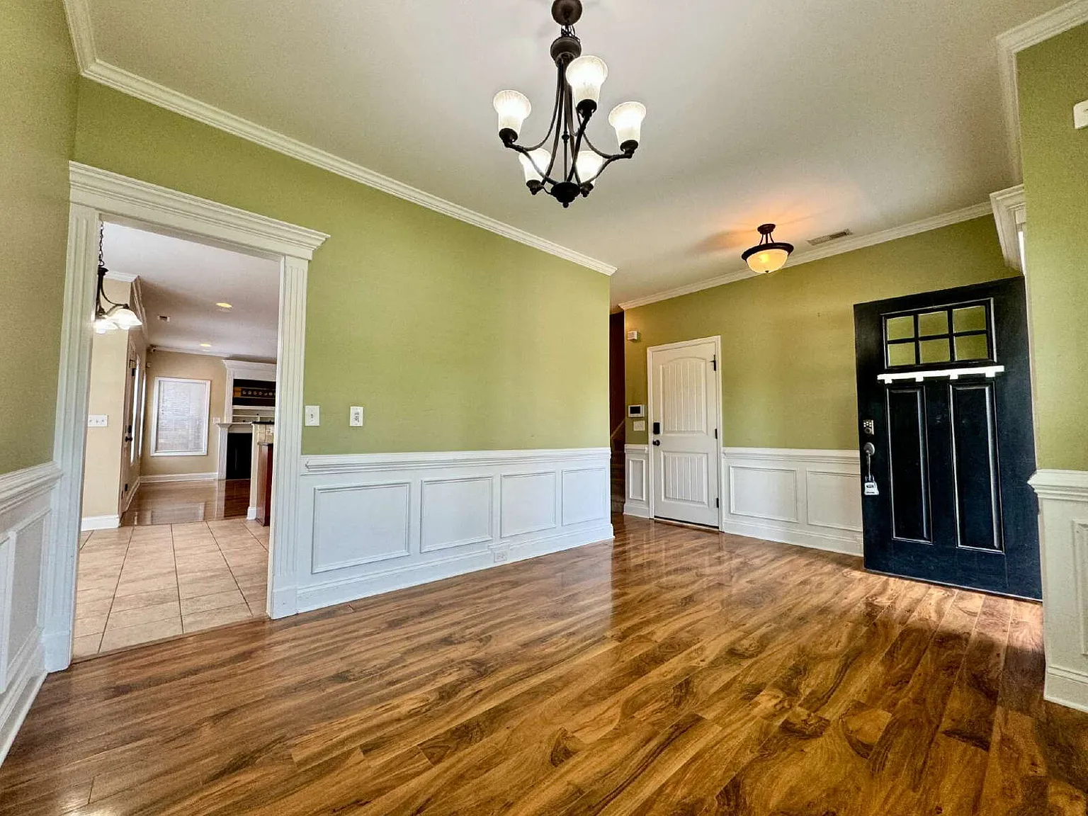 4 bed, 2.0 bath, 2043 sqft, $2,200 — Photo 4