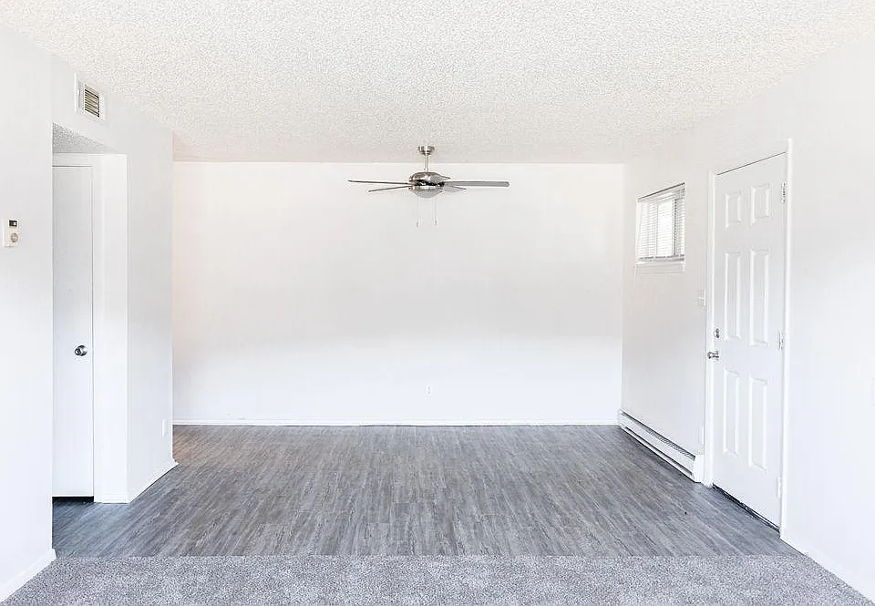 611 SW Bishop Rd — Photo 2