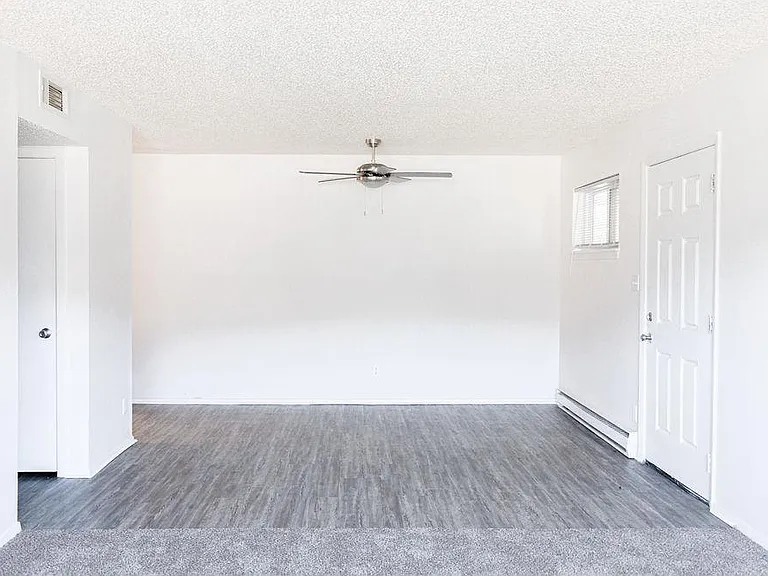 611 SW Bishop Rd #2 — Photo 2