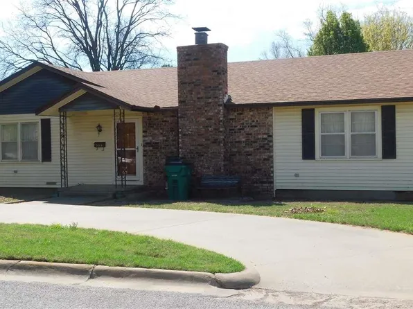 504 Meadow Dr, Burkburnett, TX 76354