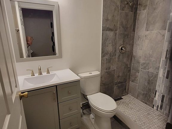 5th image of 851SUMMIT W Lake Dr