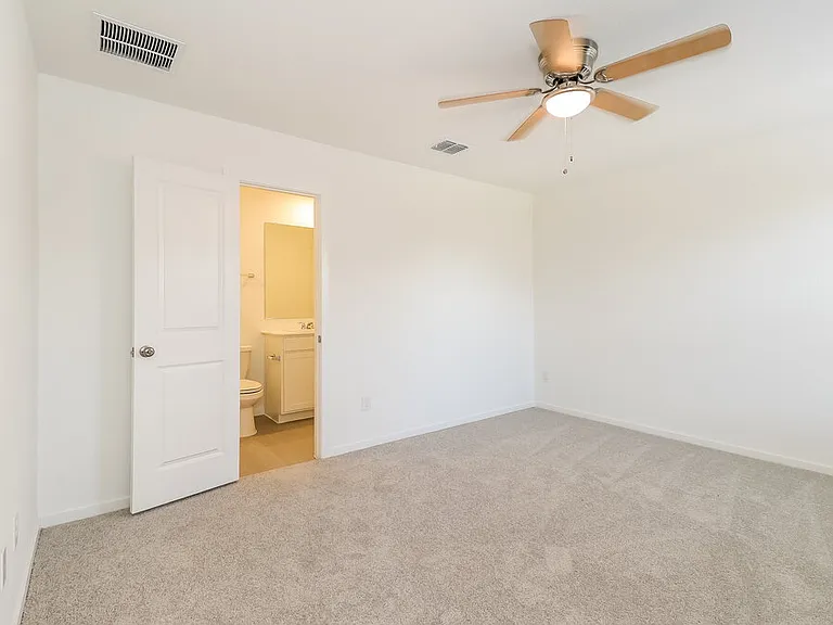 1239 Maple St — Photo 9