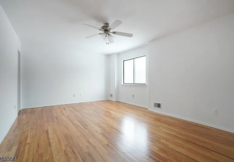 38 Park St #13D — Photo 12