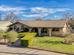 1111 Vivienne St, Weatherford, TX 76086