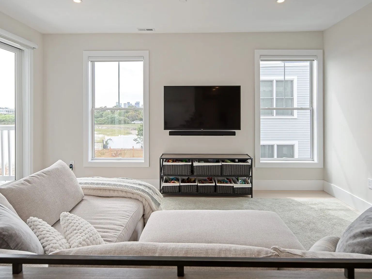 2 bed, 2.0 bath, 1109 sqft, $4,950 — Photo 3