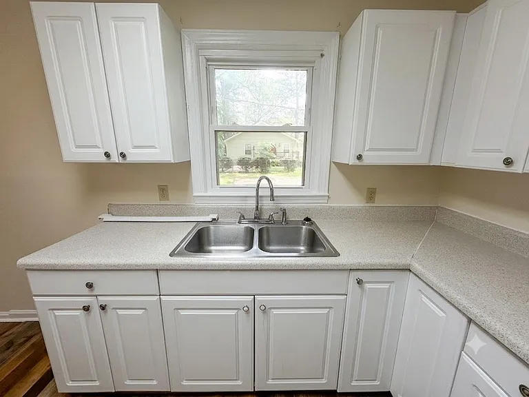 606 Eugenia St — Photo 7
