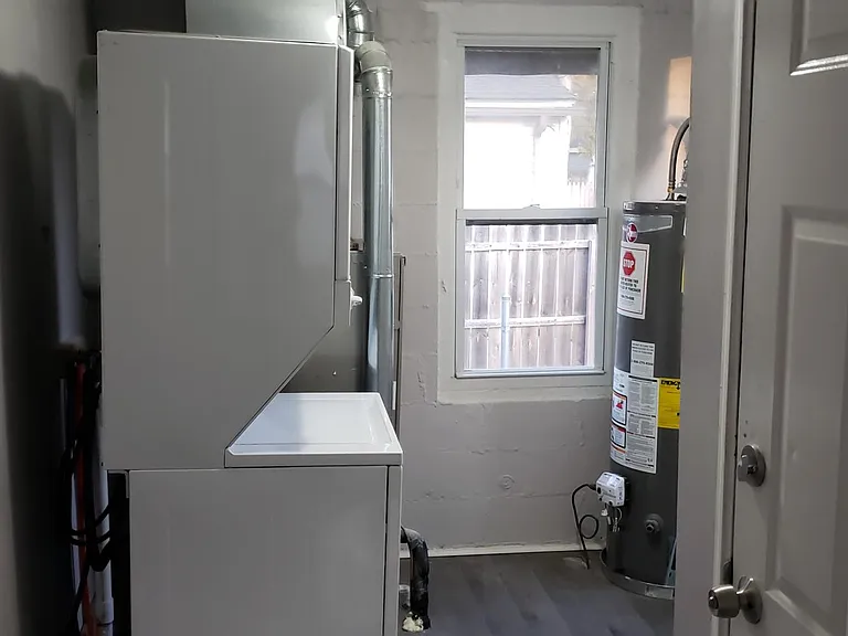 279 Madison Ave — Photo 10