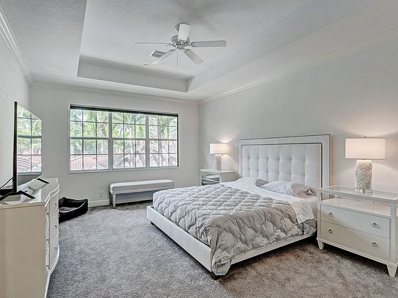 3rd image of 4927 Vine Cliff Way N