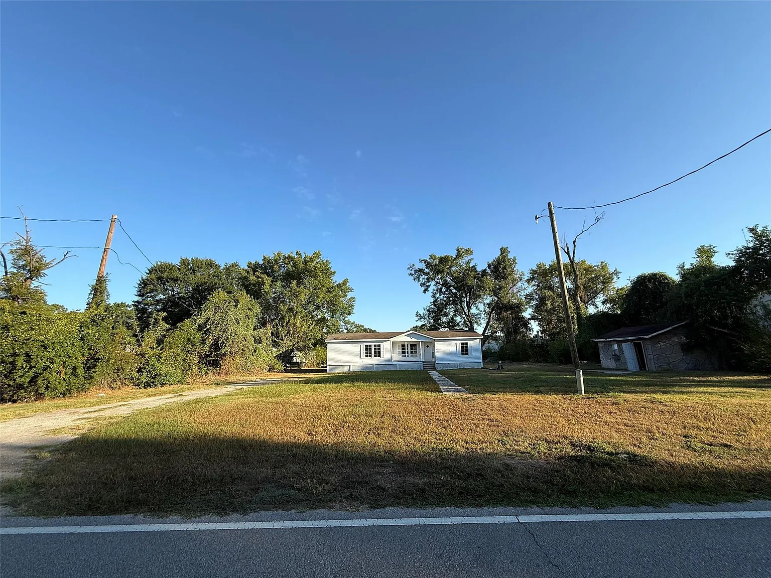 3 bed, 2.0 bath, 516 sqft, $1,900 — Photo 2