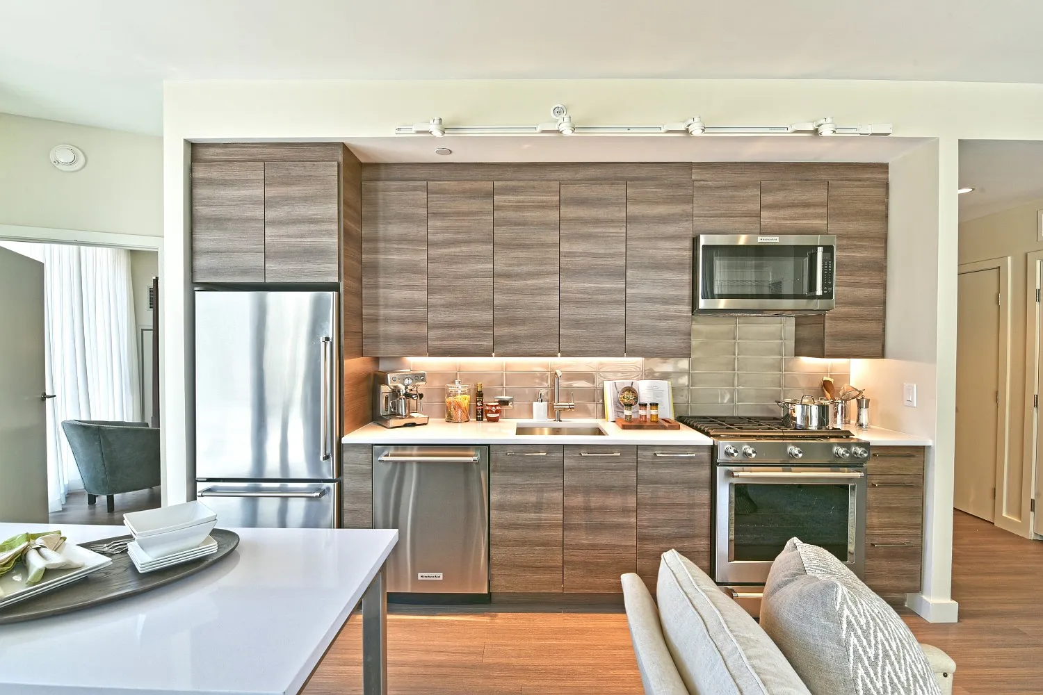 30 Dalton — Photo 2