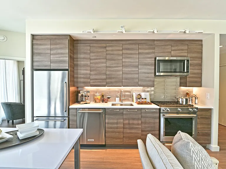 30 Dalton — Photo 2