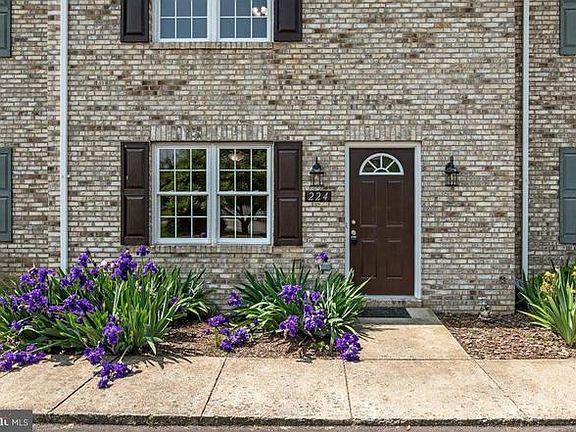4th image of 224 Waterbrook Ct