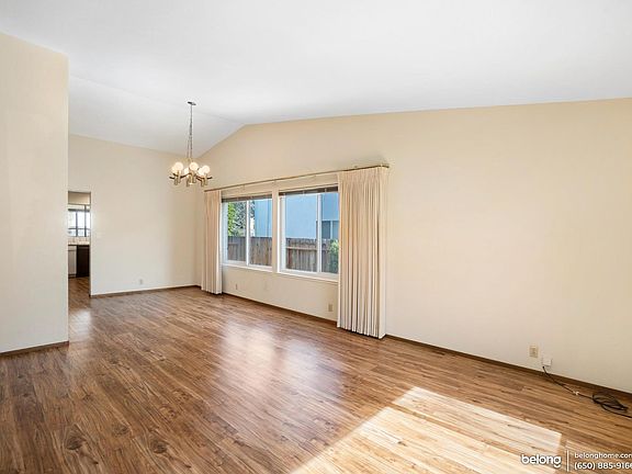 2nd image of 207 Pelican Ct