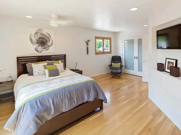 874 Wellington Pl — Photo 7