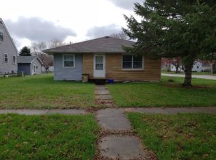 461 S 10th St, Bird Island, MN 55310