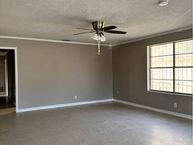 3413 Pine St — Photo 6