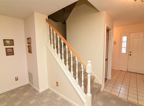 3rd image of 701 Essex Ct