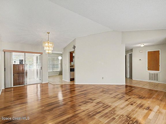 3rd image of 1206 Glencove Ave NW