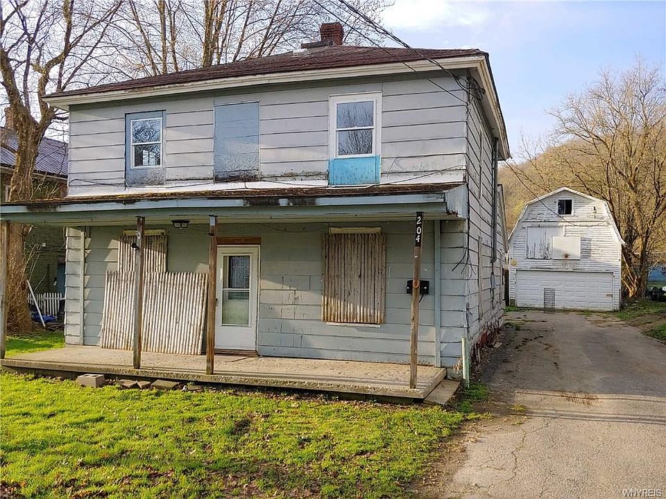 1st image of 204 Fair Oak St