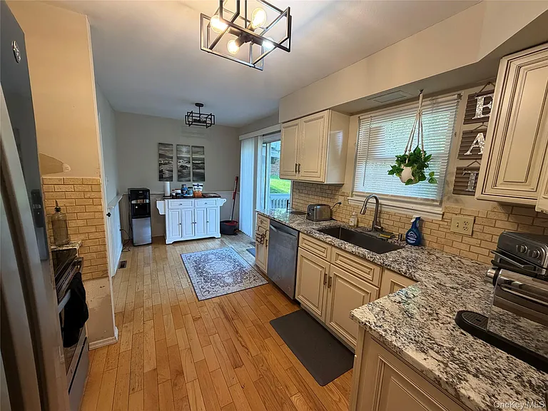 23 Hawthorn Ct — Photo 2