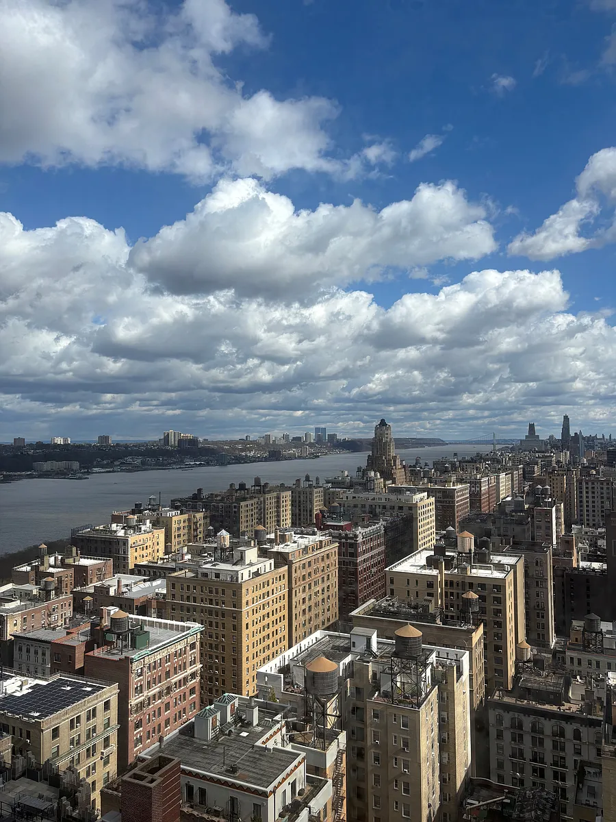 Building Photo - 275 W 96th St #30B