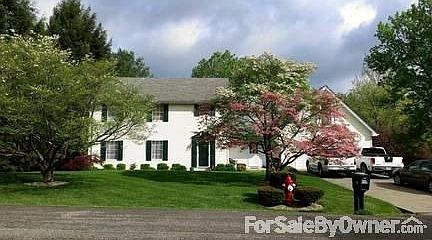 Front of House
						:
						Beautiful Dogwood trees.