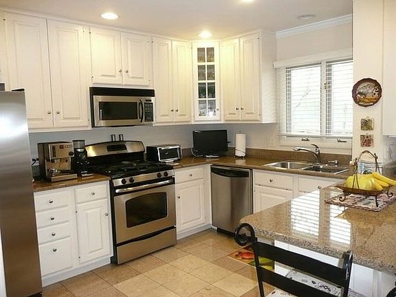 5th image of 409 Hazelwood Ln