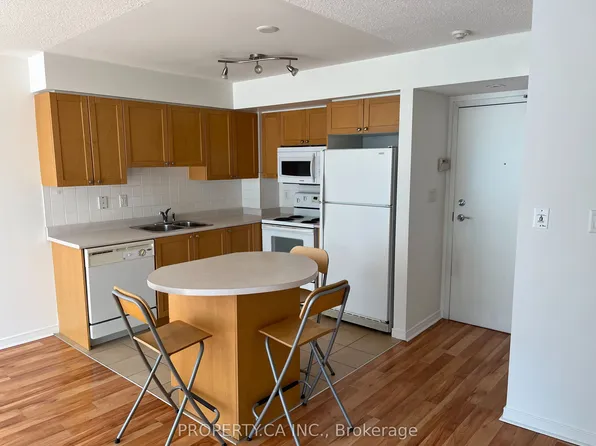 230 King St E #806, Toronto, ON M5A 1K5