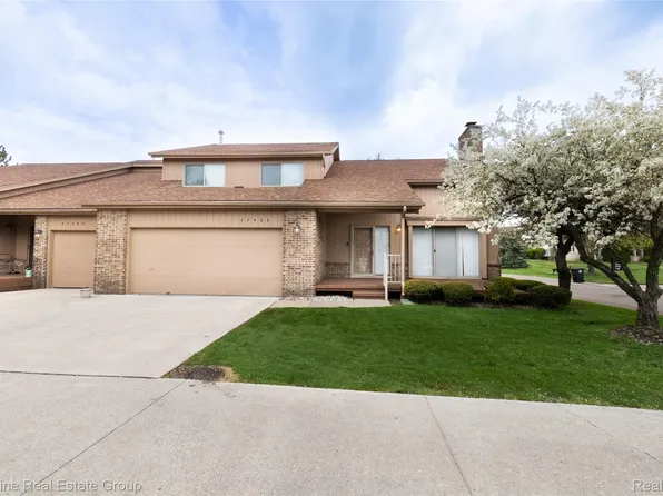 37468 N Laurel Park Dr, Livonia, MI 48152