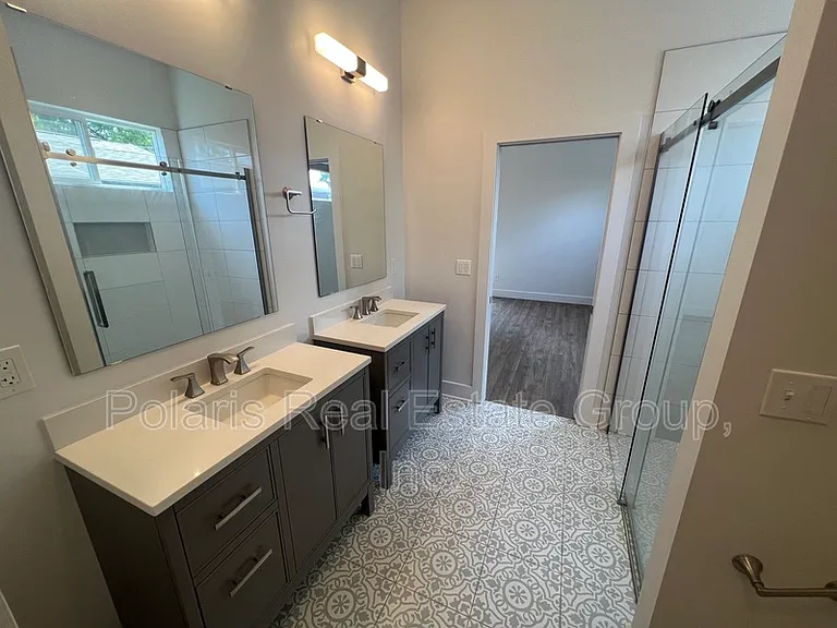 2201 Pleasant St — Photo 10