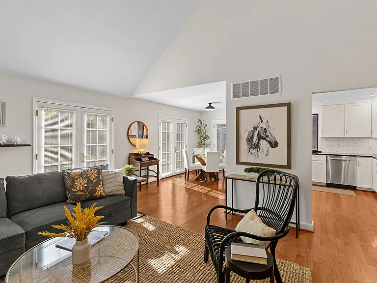 704 Ticonderoga Ave — Photo 8