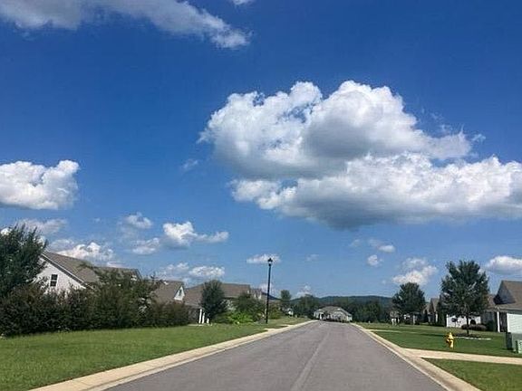 5th image of 1432 Mountain Laurel Ln
