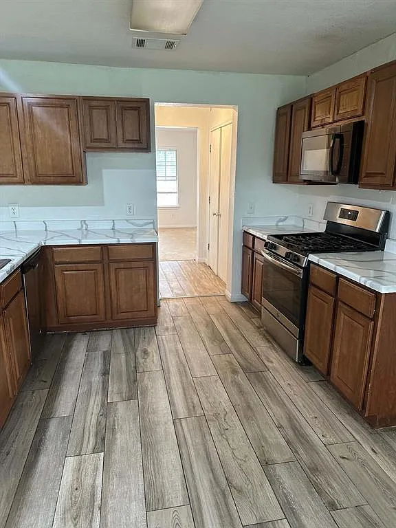 3 bed, 2.0 bath, 1610 sqft, $1,800 — Photo 4