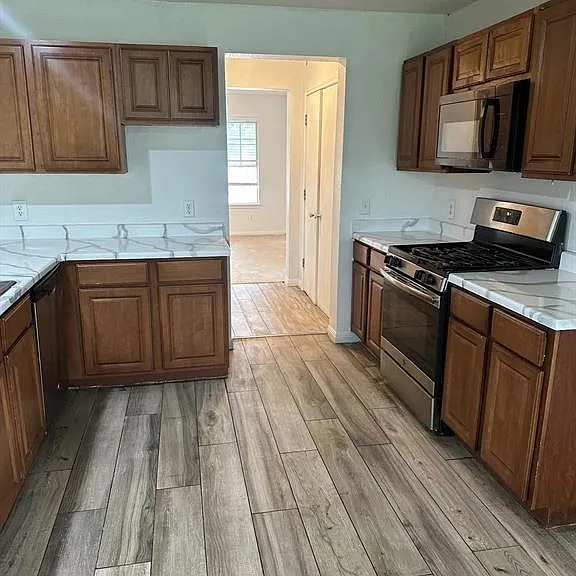 18312 Crestwind Ln — Photo 4
